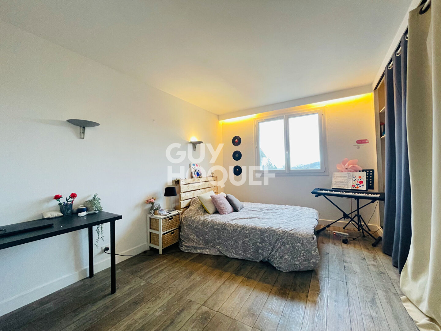 MARSAT - Maison 228 m² - 5 chambres - Jardin et piscine intérieure