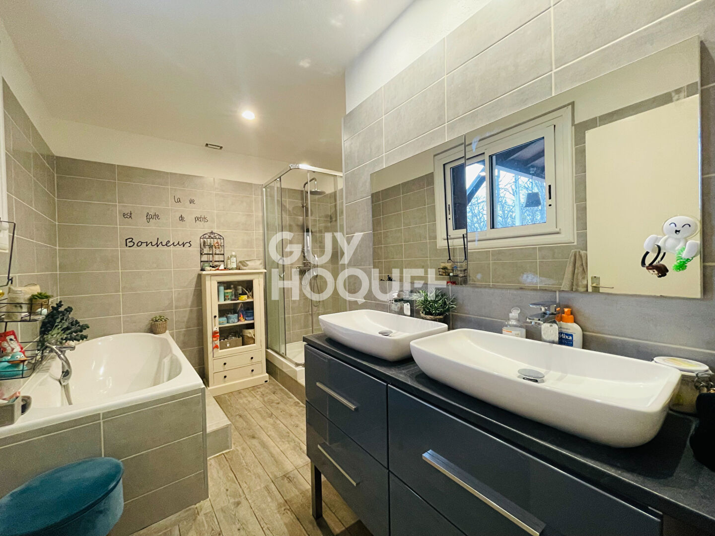 MARSAT - Maison 228 m² - 5 chambres - Jardin et piscine intérieure