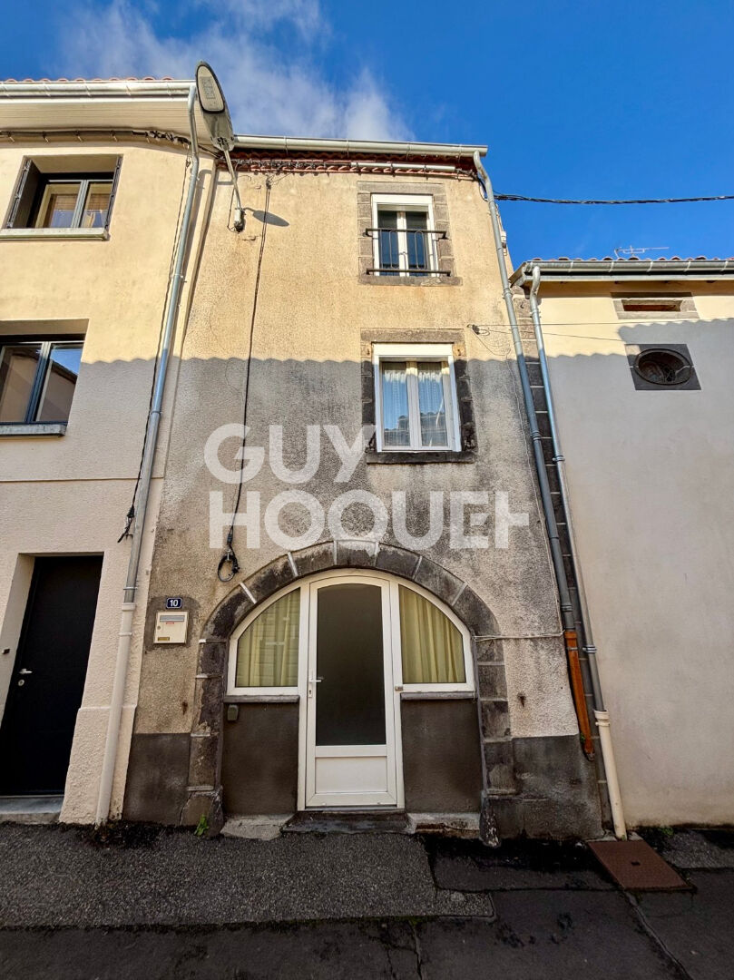 Maison de bourg à rénover au coeur de La Roche Blanche