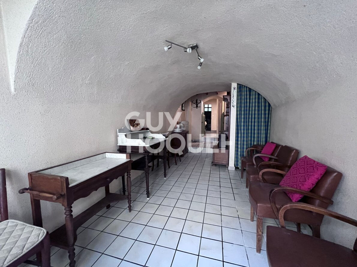 Maison de bourg à rénover au coeur de La Roche Blanche