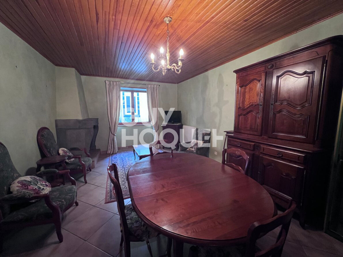 Maison de bourg à rénover au coeur de La Roche Blanche