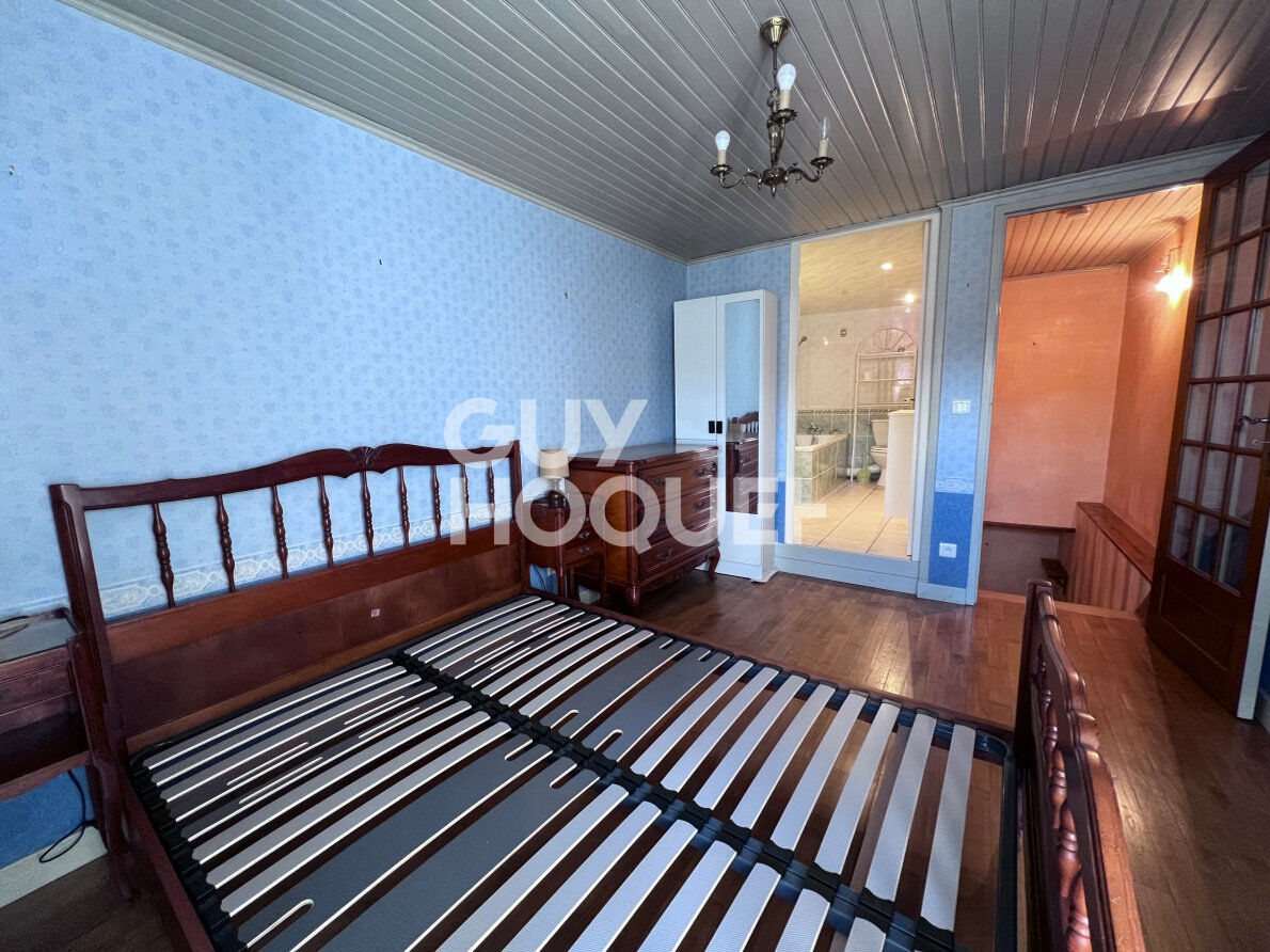 Maison de bourg à rénover au coeur de La Roche Blanche