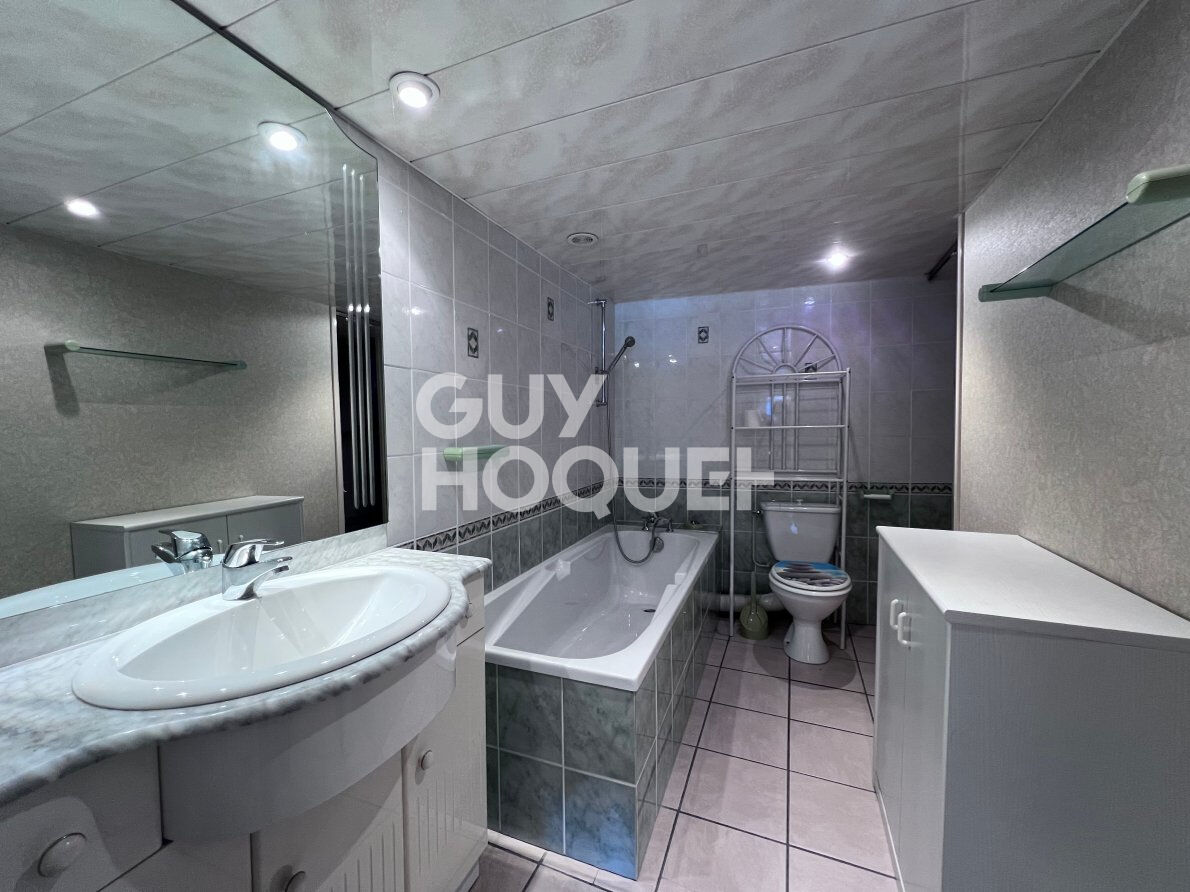 Maison de bourg à rénover au coeur de La Roche Blanche