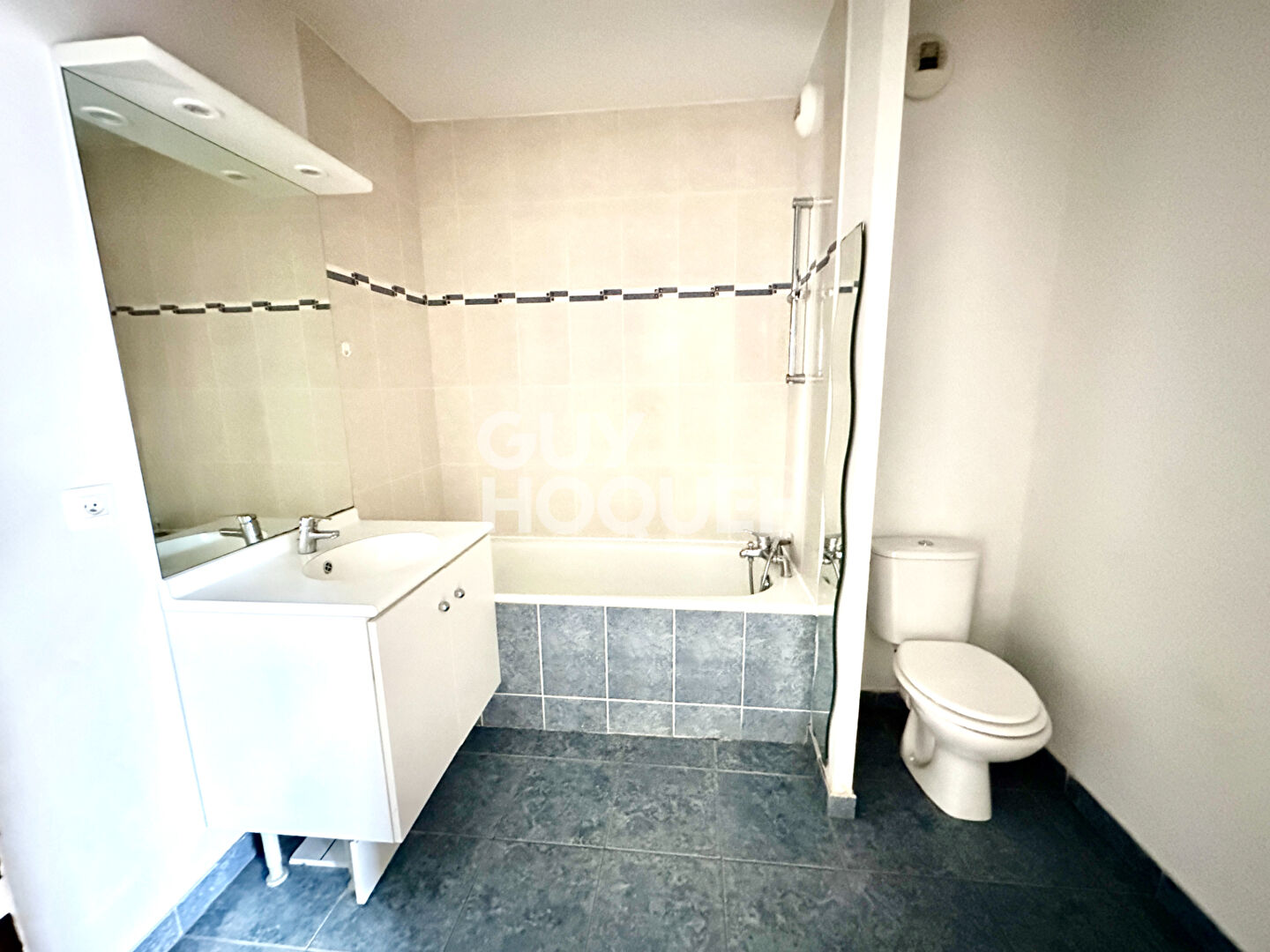 Clermont-Ferrand T1 de 26m2 avec terrasse, jardin et garage