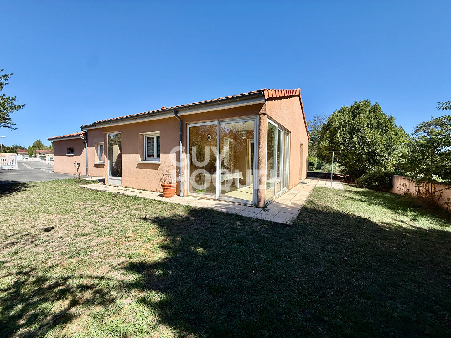 Mozac - Plain pied 3 chambres- jardin et garage