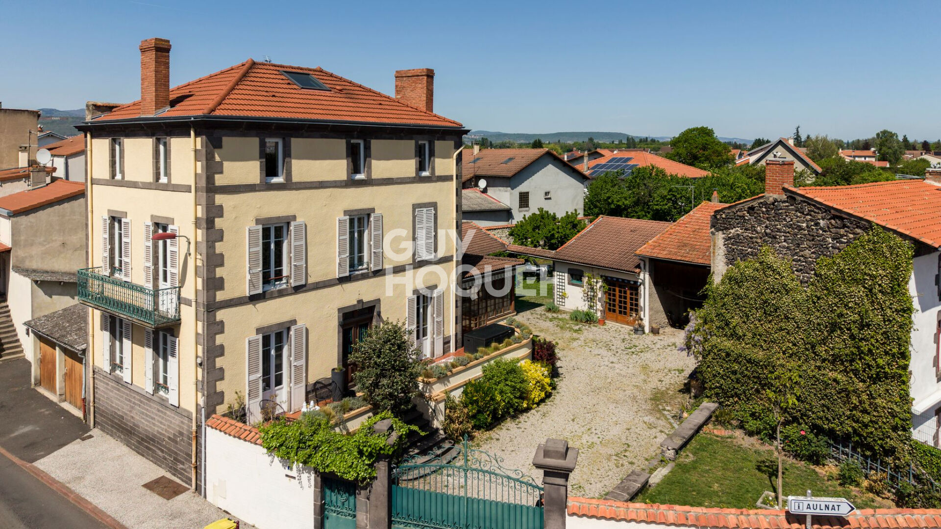 AULNAT - Maison de maître 200 m² , 6 chambres, piscine et diverses dépendances