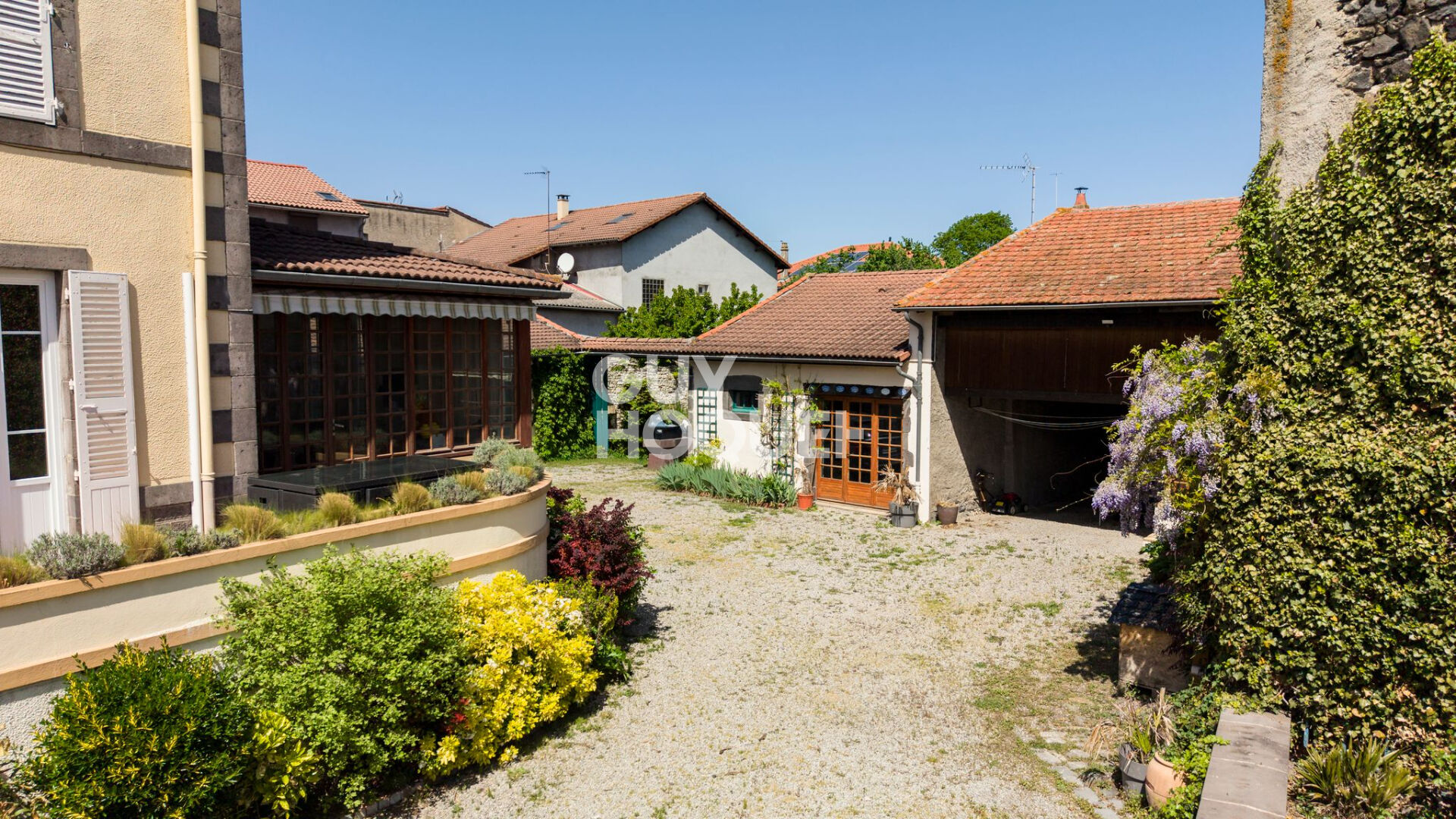 AULNAT - Maison de maître 200 m² , 6 chambres, piscine et diverses dépendances