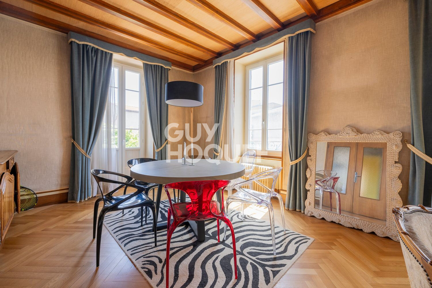 AULNAT - Maison de maître 200 m² , 6 chambres, piscine et diverses dépendances