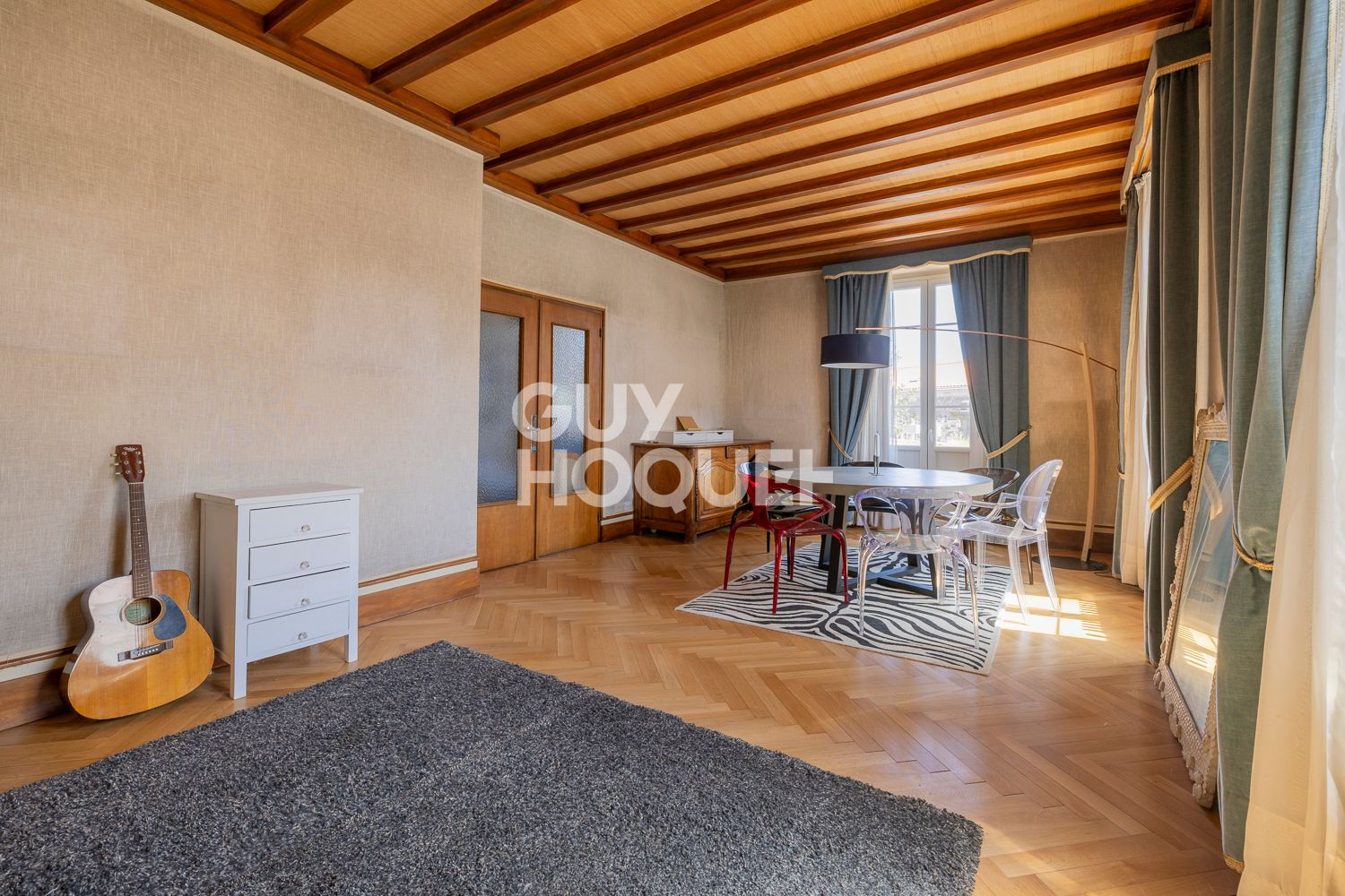 AULNAT - Maison de maître 200 m² , 6 chambres, piscine et diverses dépendances