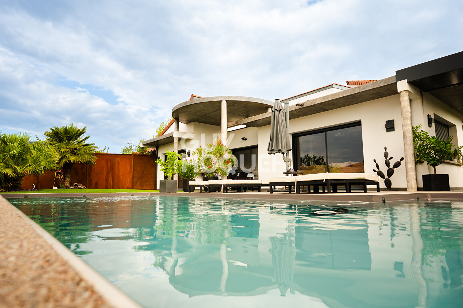 COURNON D'AUVERGNE- Maison d'architecte 301 m2- Piscine