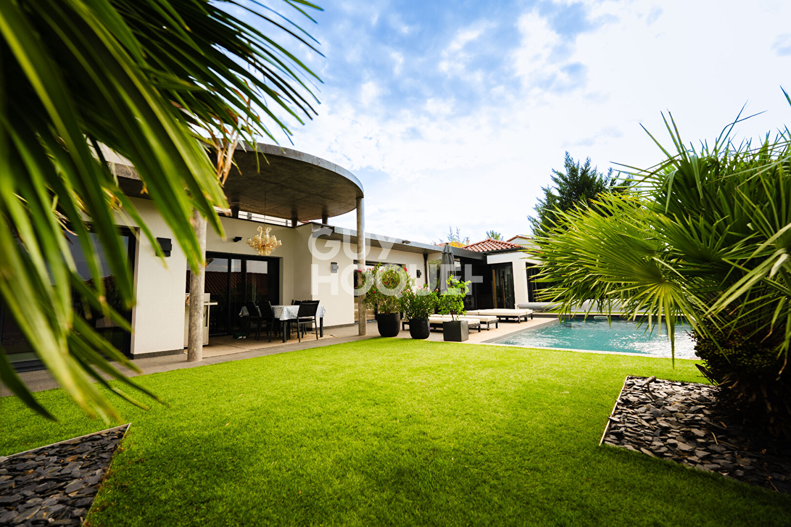 COURNON D'AUVERGNE- Maison d'architecte 301 m2- Piscine