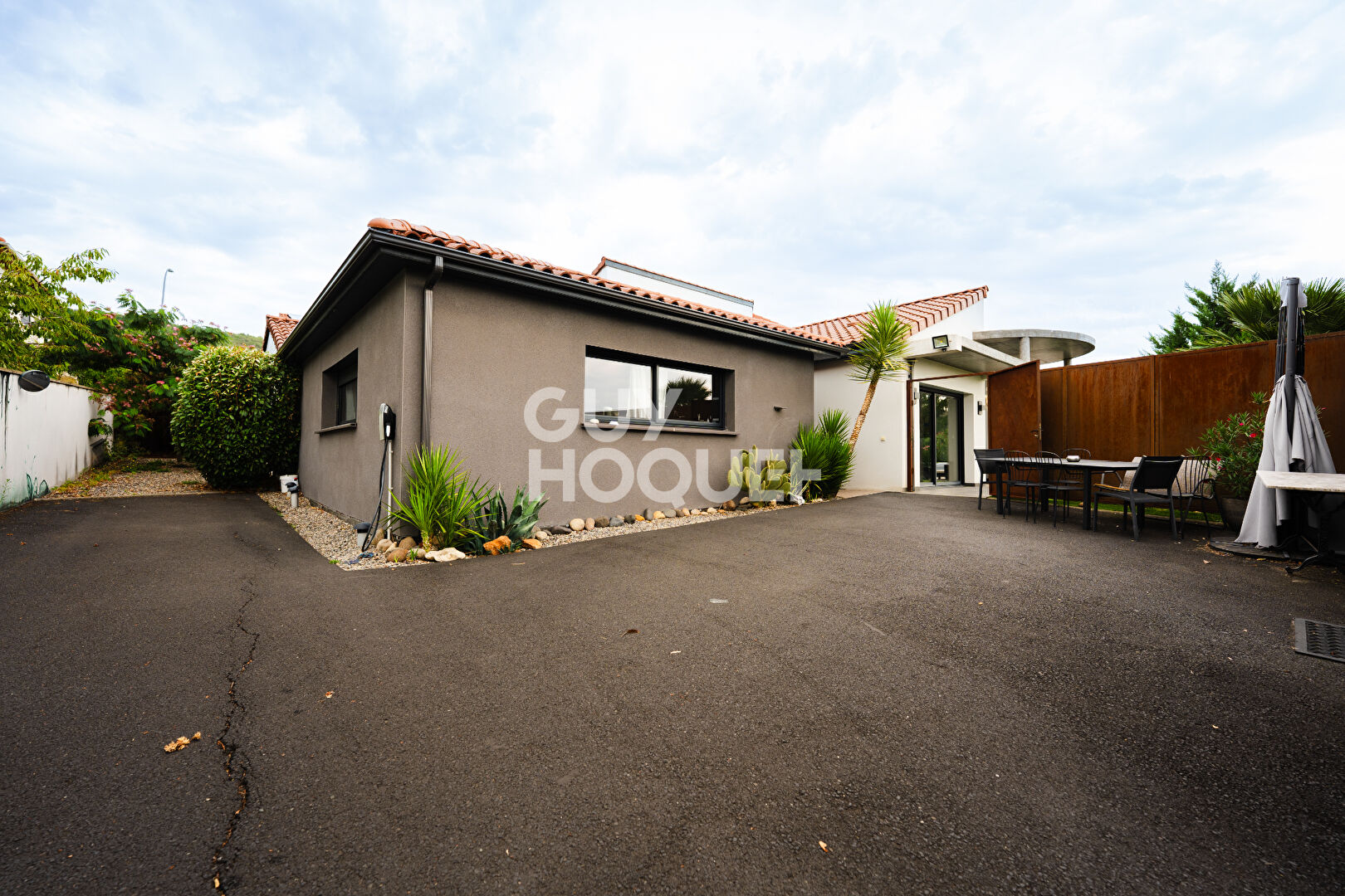 COURNON D'AUVERGNE- Maison d'architecte 301 m2- Piscine
