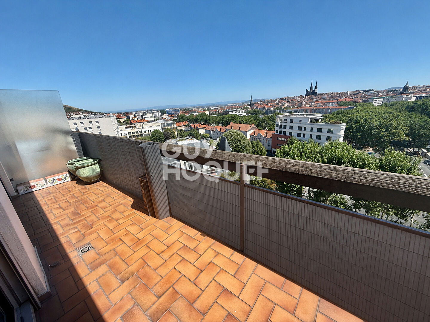 CLERMONT FERRAND- Appartement dernier étage 94 m2, balcons et parking