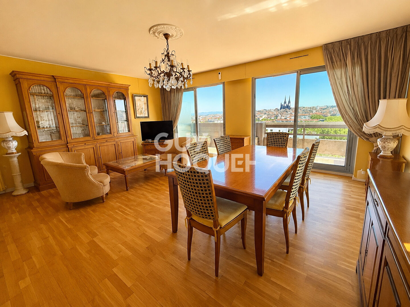 CLERMONT FERRAND- Appartement dernier étage 94 m2, balcons et parking