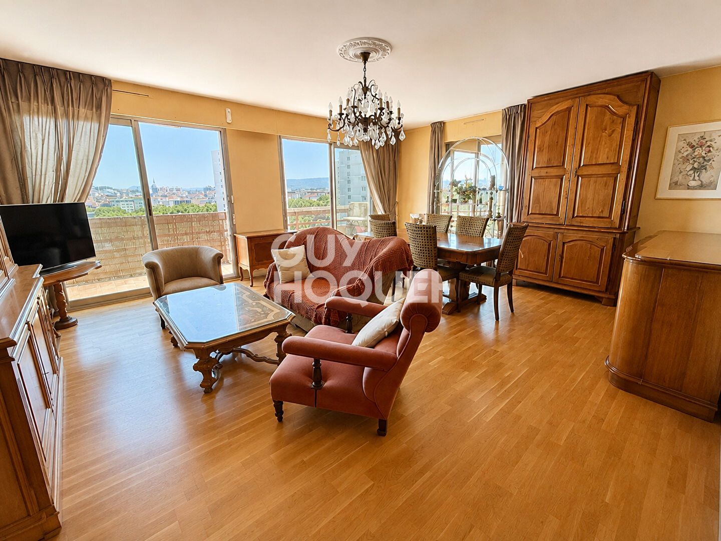 CLERMONT FERRAND- Appartement dernier étage 94 m2, balcons et parking