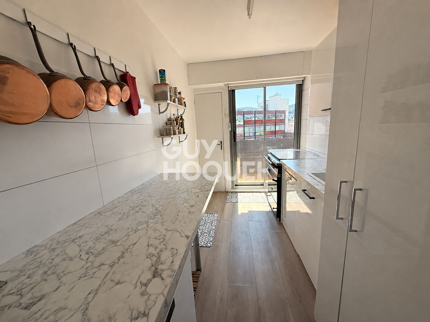 CLERMONT FERRAND- Appartement dernier étage 94 m2, balcons et parking
