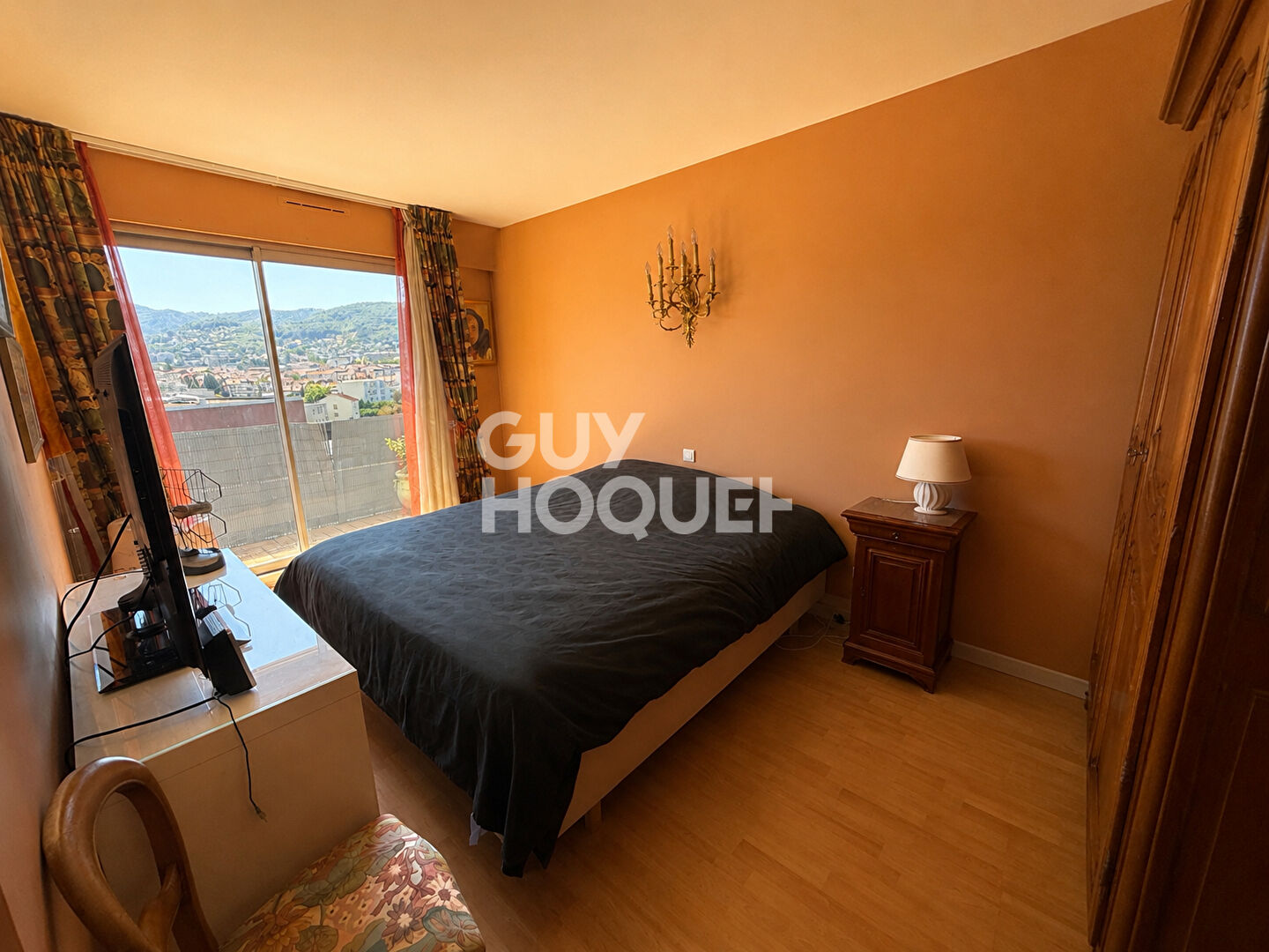 CLERMONT FERRAND- Appartement dernier étage 94 m2, balcons et parking