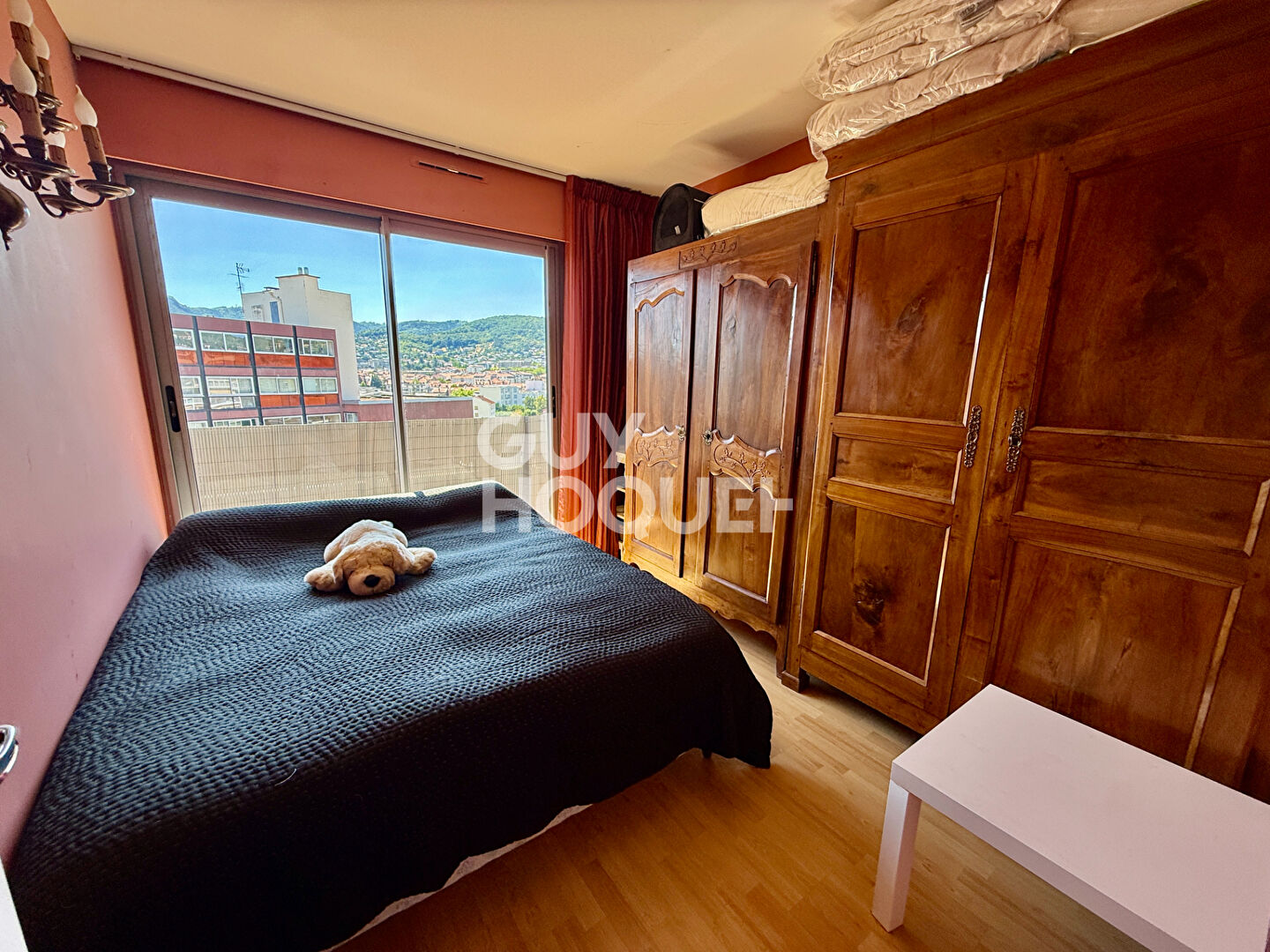 CLERMONT FERRAND- Appartement dernier étage 94 m2, balcons et parking