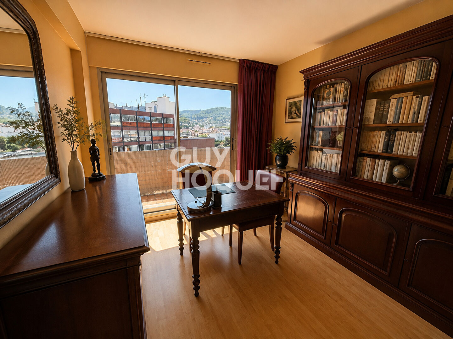 CLERMONT FERRAND- Appartement dernier étage 94 m2, balcons et parking