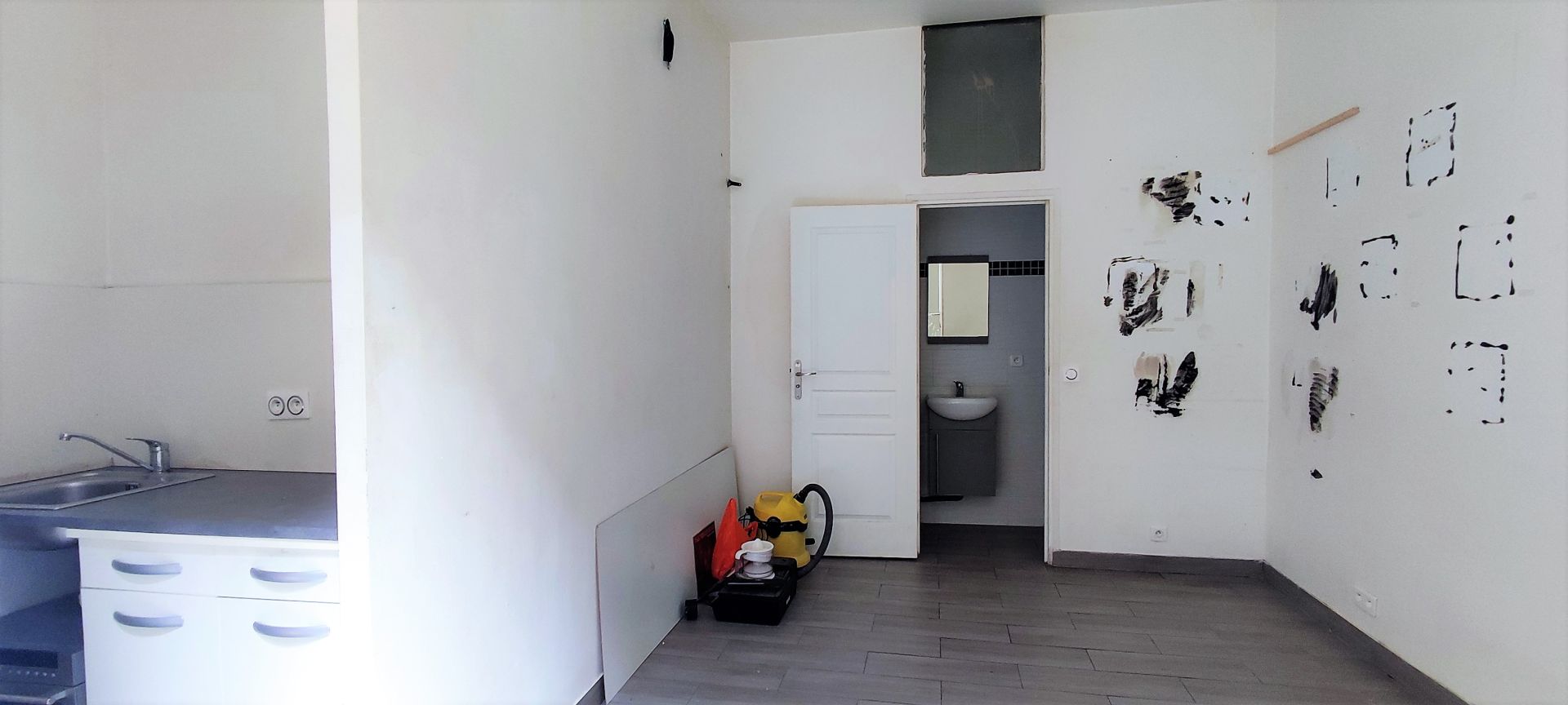 Clichy Studio de 17m² Idéalement placé place de la république