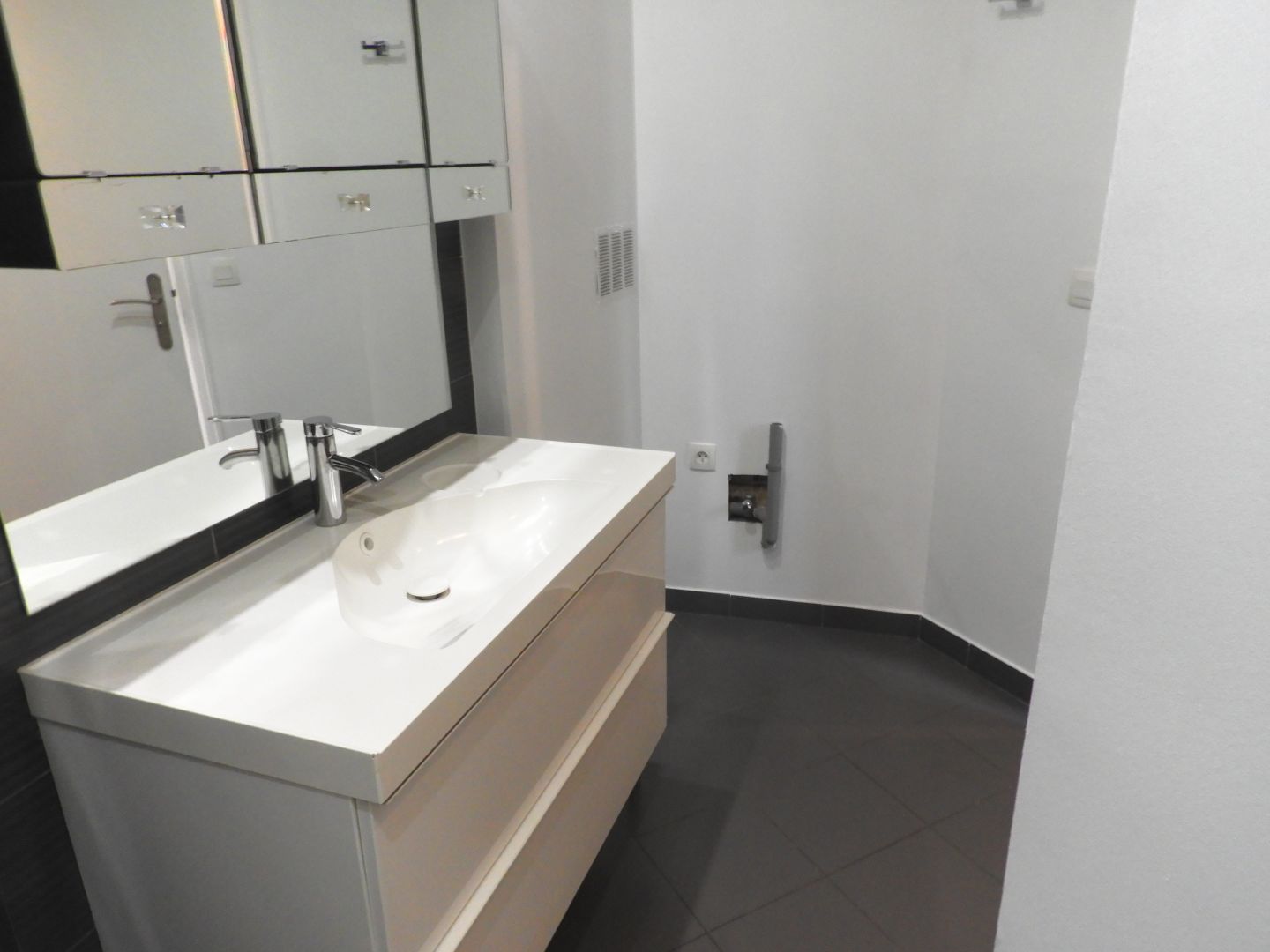 2 pieces loué vide par salengro