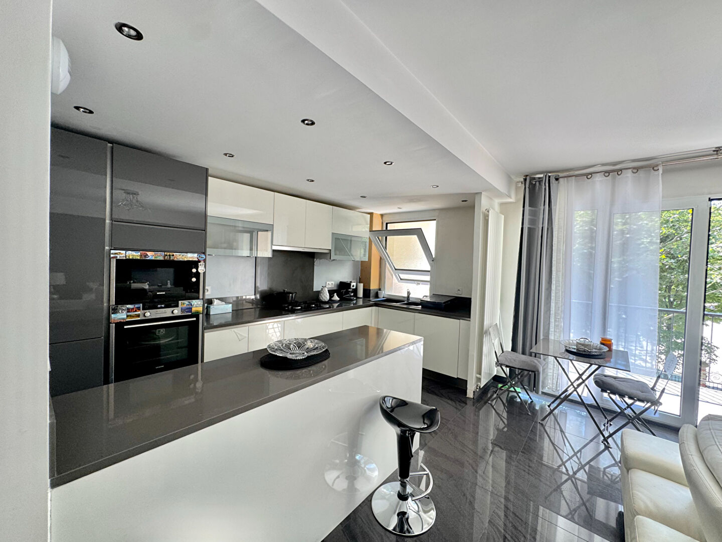 Appartement parc Roguet  Clichy 3 pièce(s) 89 m2