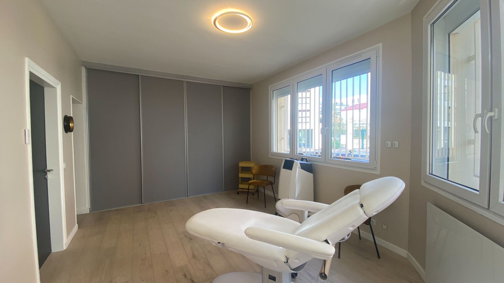 Local professionnel de 103m2 - Proche Ligne 14 à Clichy