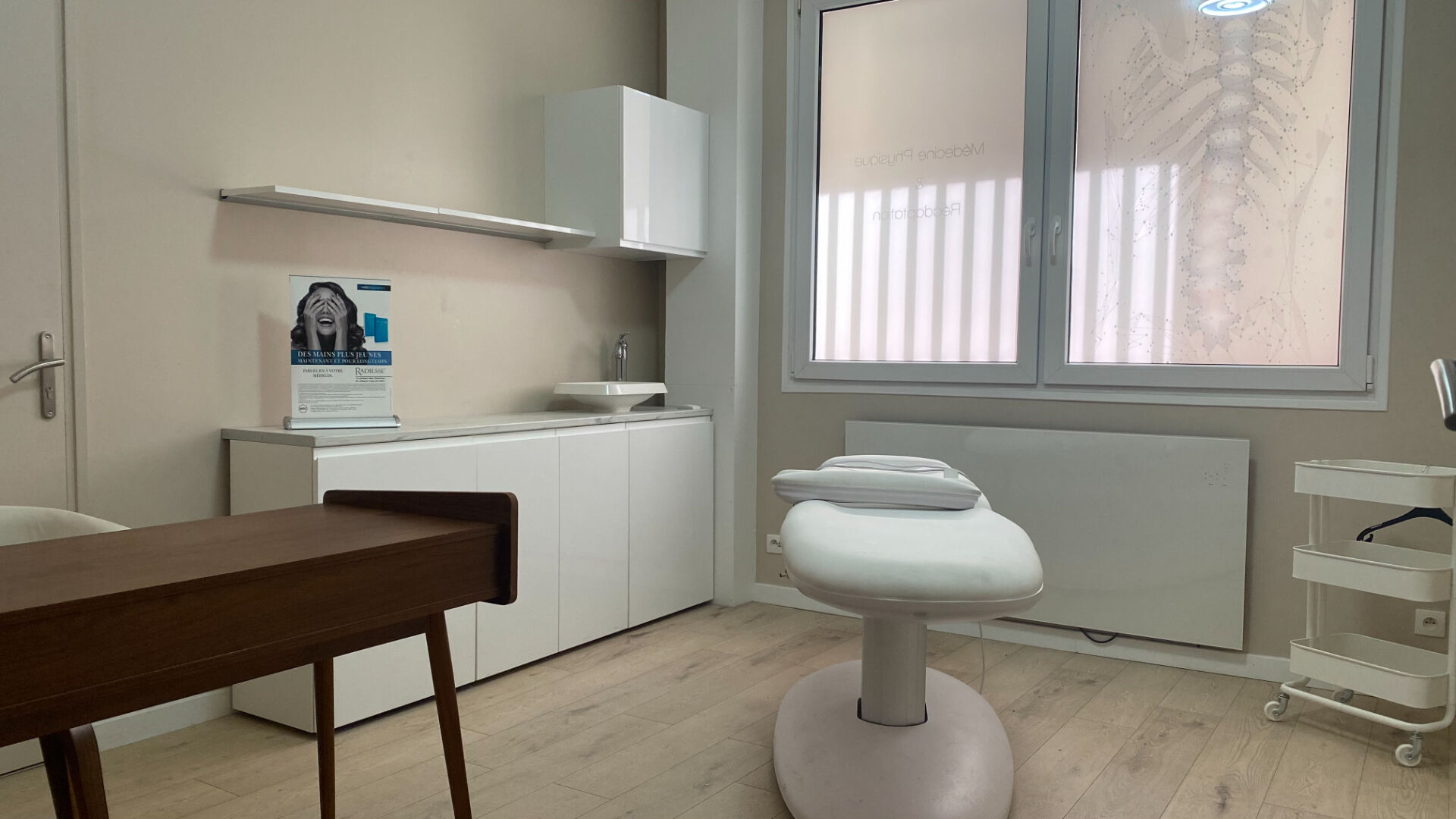 Local professionnel de 103m2 - Proche Ligne 14 à Clichy