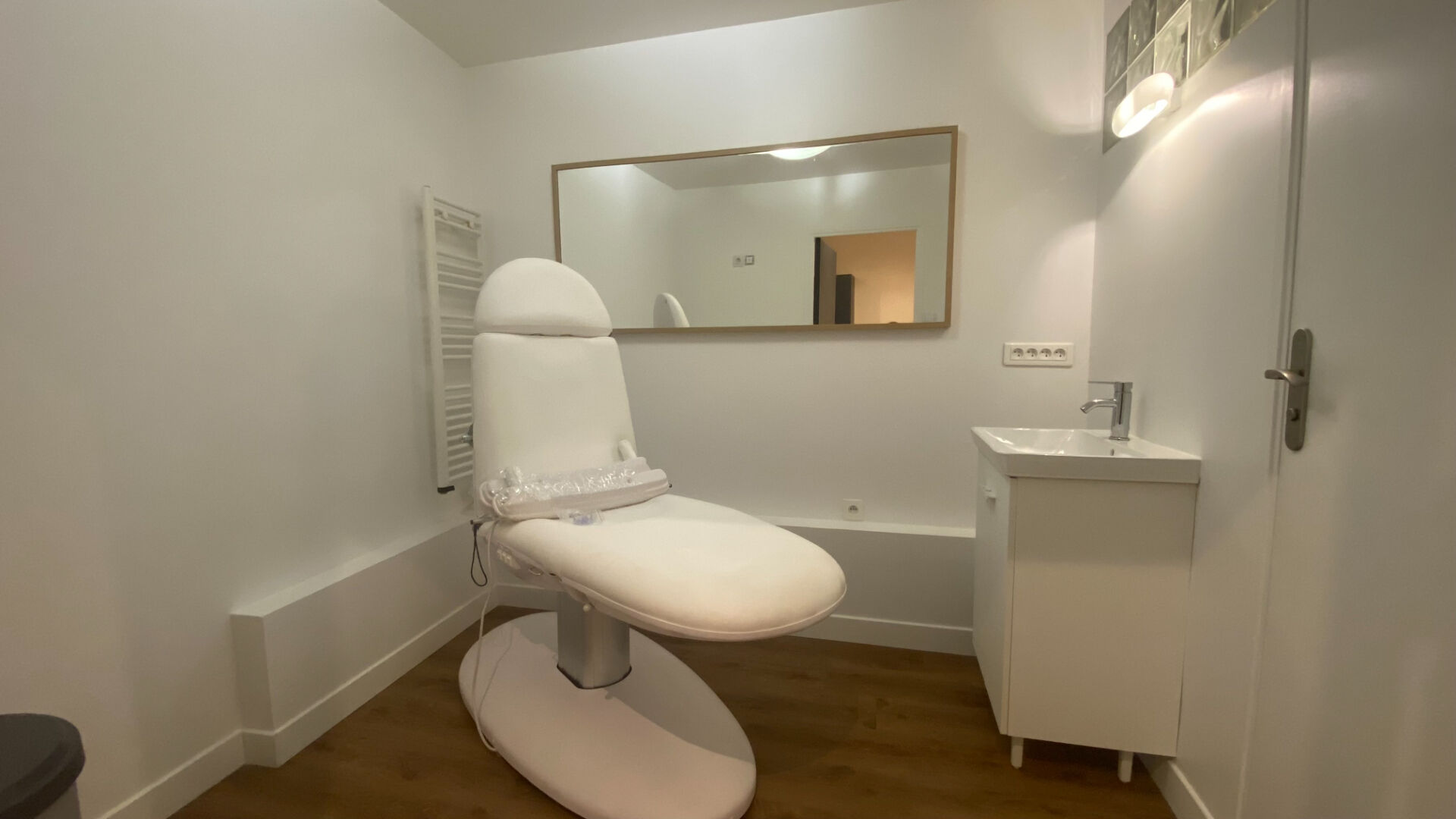 Local professionnel de 103m2 - Proche Ligne 14 à Clichy