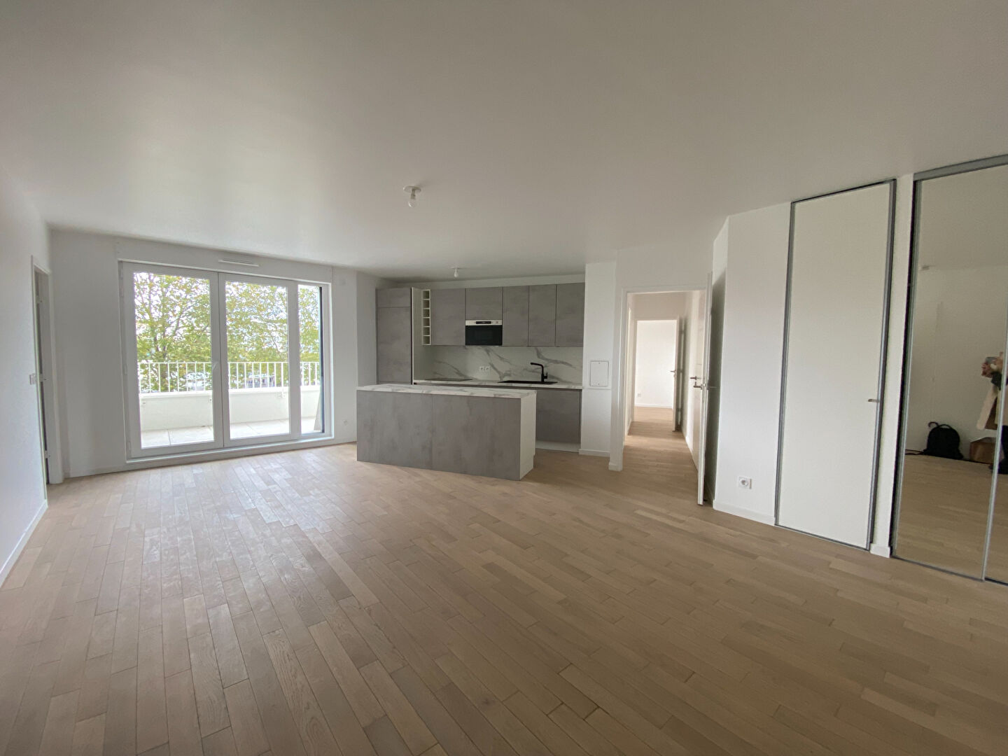 SPACIEUX 4 PIECES DANS RESIDENCE NEUVE CLICHY