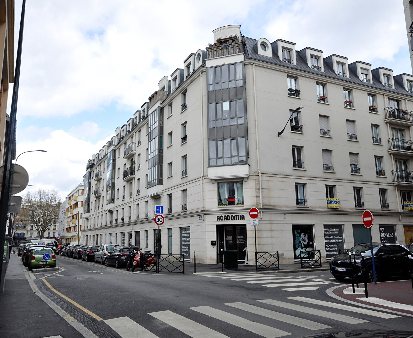 proche centre clichy