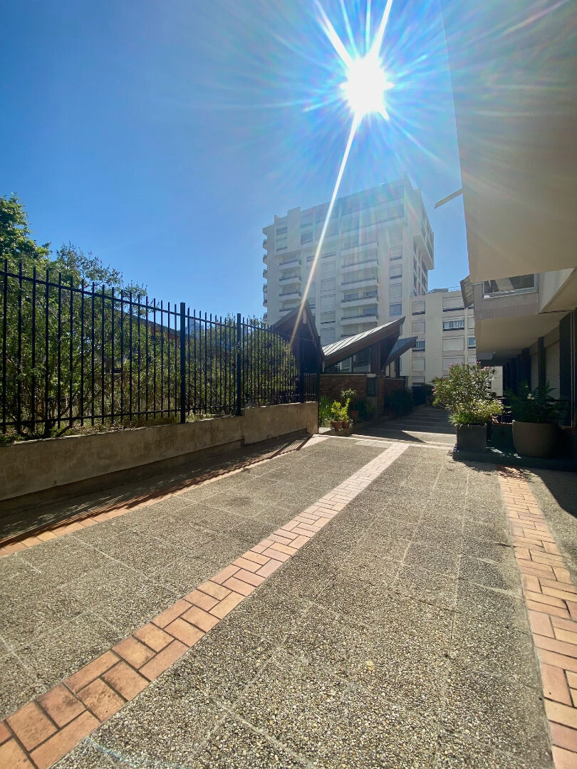 Appartement Courbevoie 4 pièce(s) 73 m2