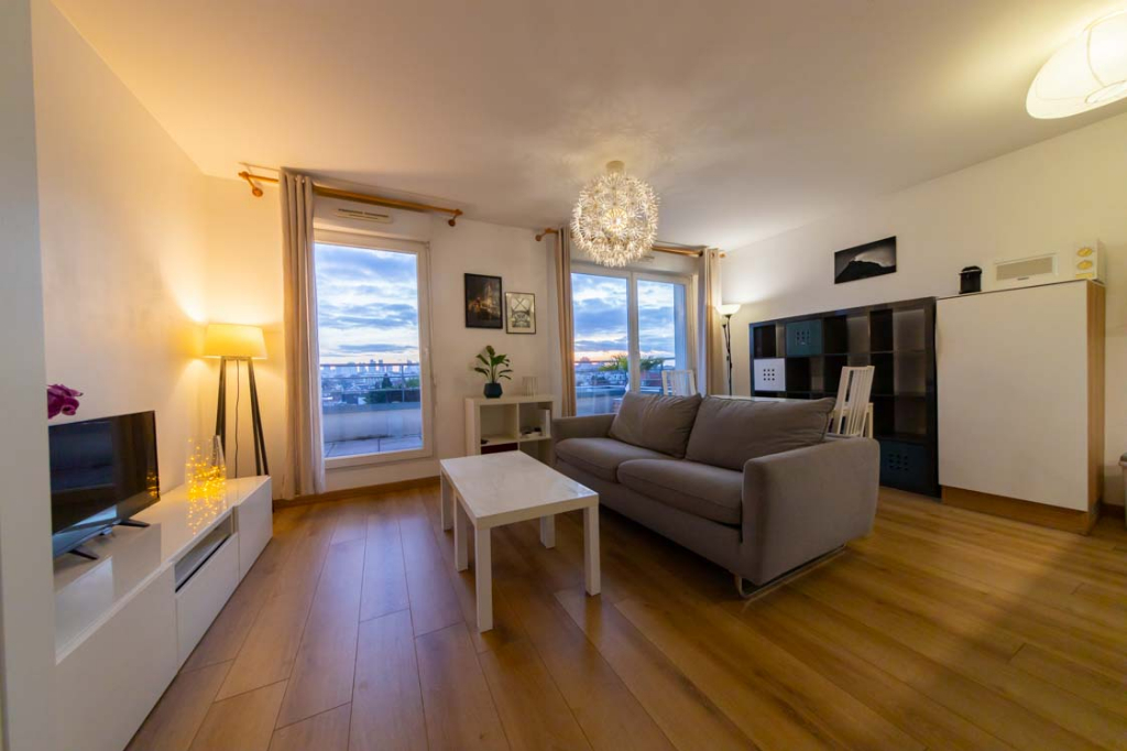 COLOMBES : grand studio à louer