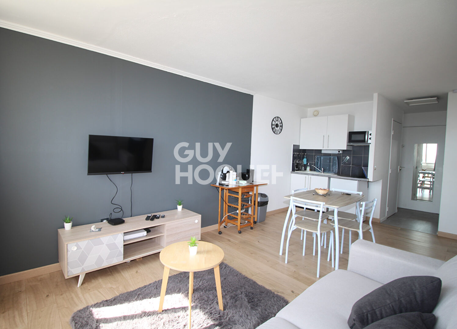 À louer ? Studio meublé de 24 m² en résidence avec piscine (location de septembre à juin)