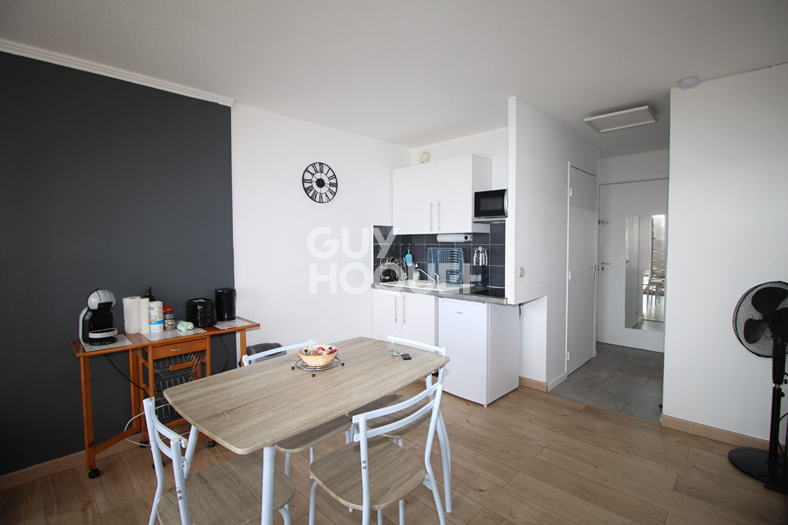 À louer ? Studio meublé de 24 m² en résidence avec piscine (location de septembre à juin)