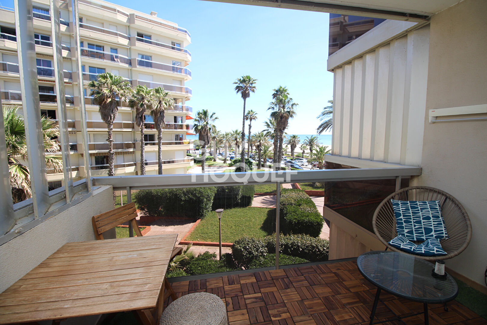 À louer - Studio avec vue mer, disponible de septembre à juin.