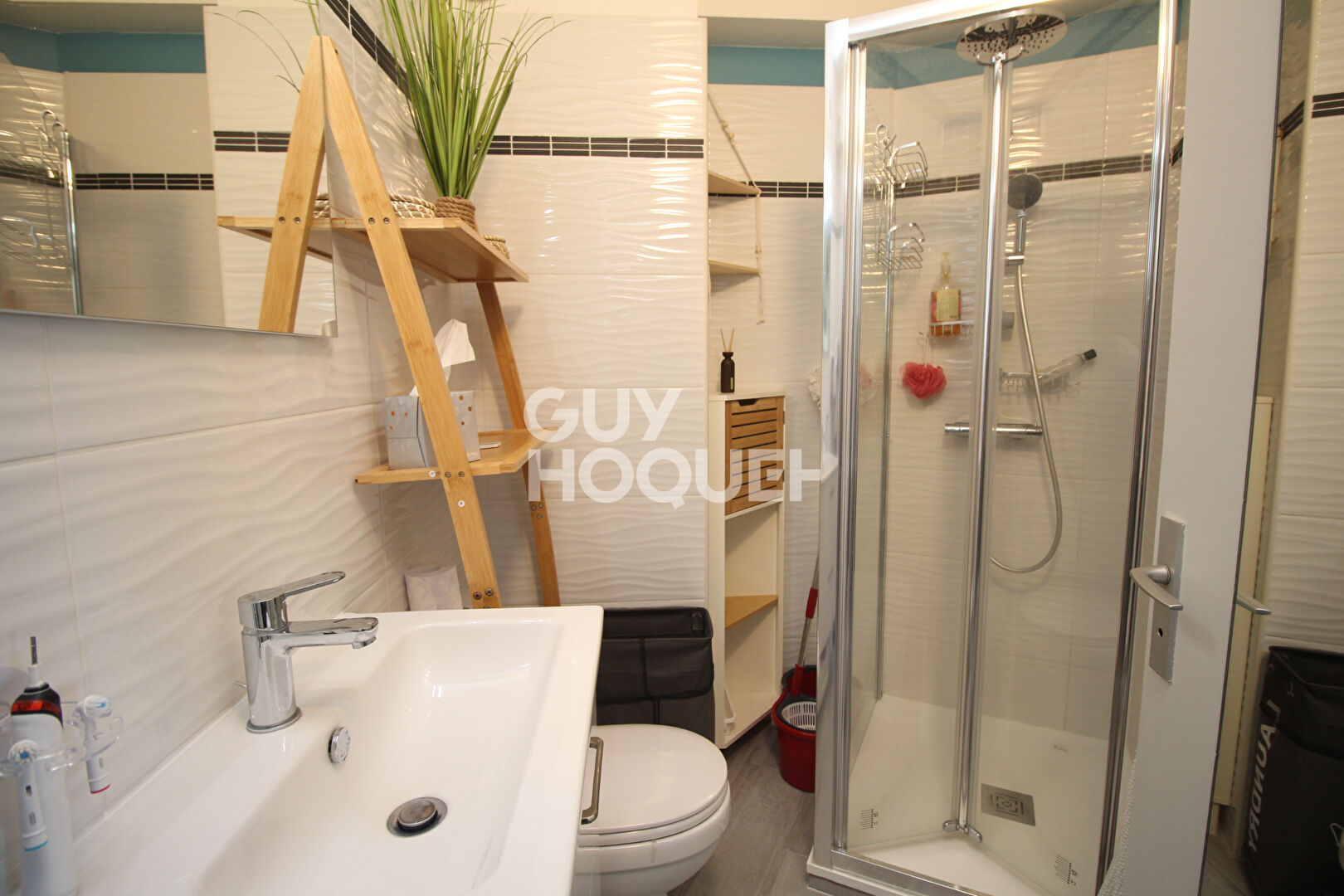 À louer - Studio avec vue mer, disponible de septembre à juin.