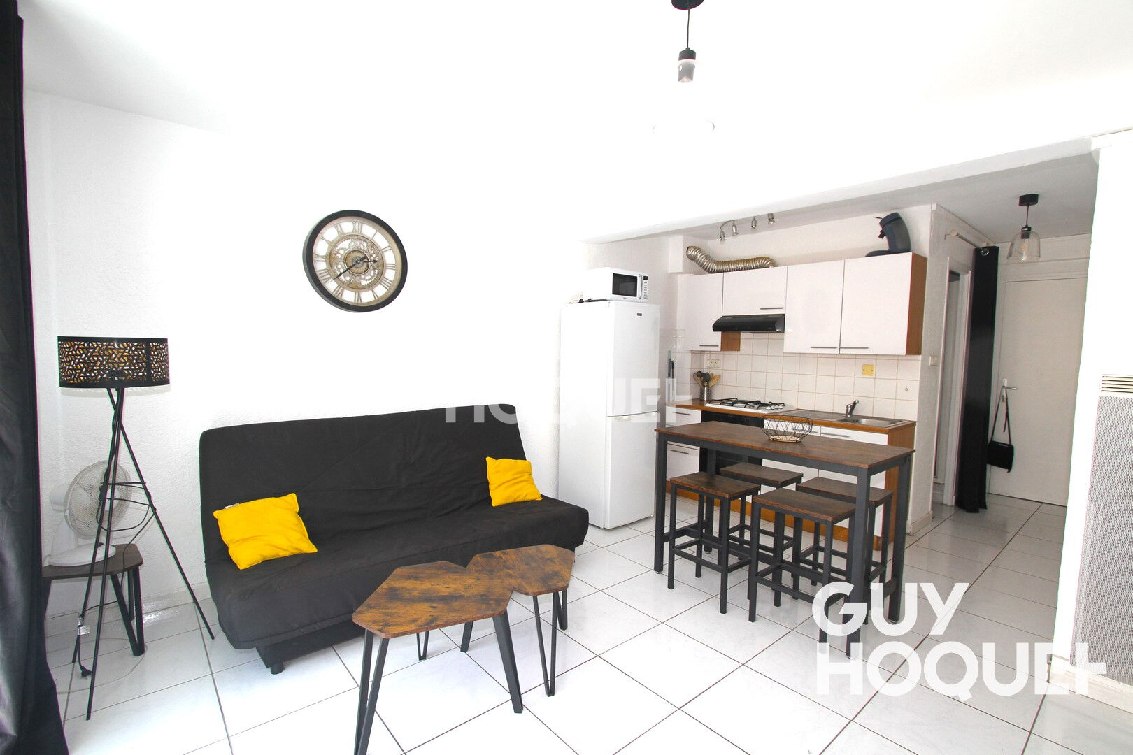À louer à l'année - studio meublé de 30 m² situé à Canet-en-Roussillon.