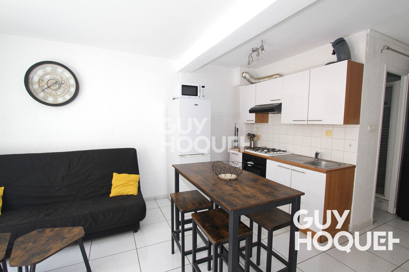 À louer à l'année - studio meublé de 30 m² situé à Canet-en-Roussillon.