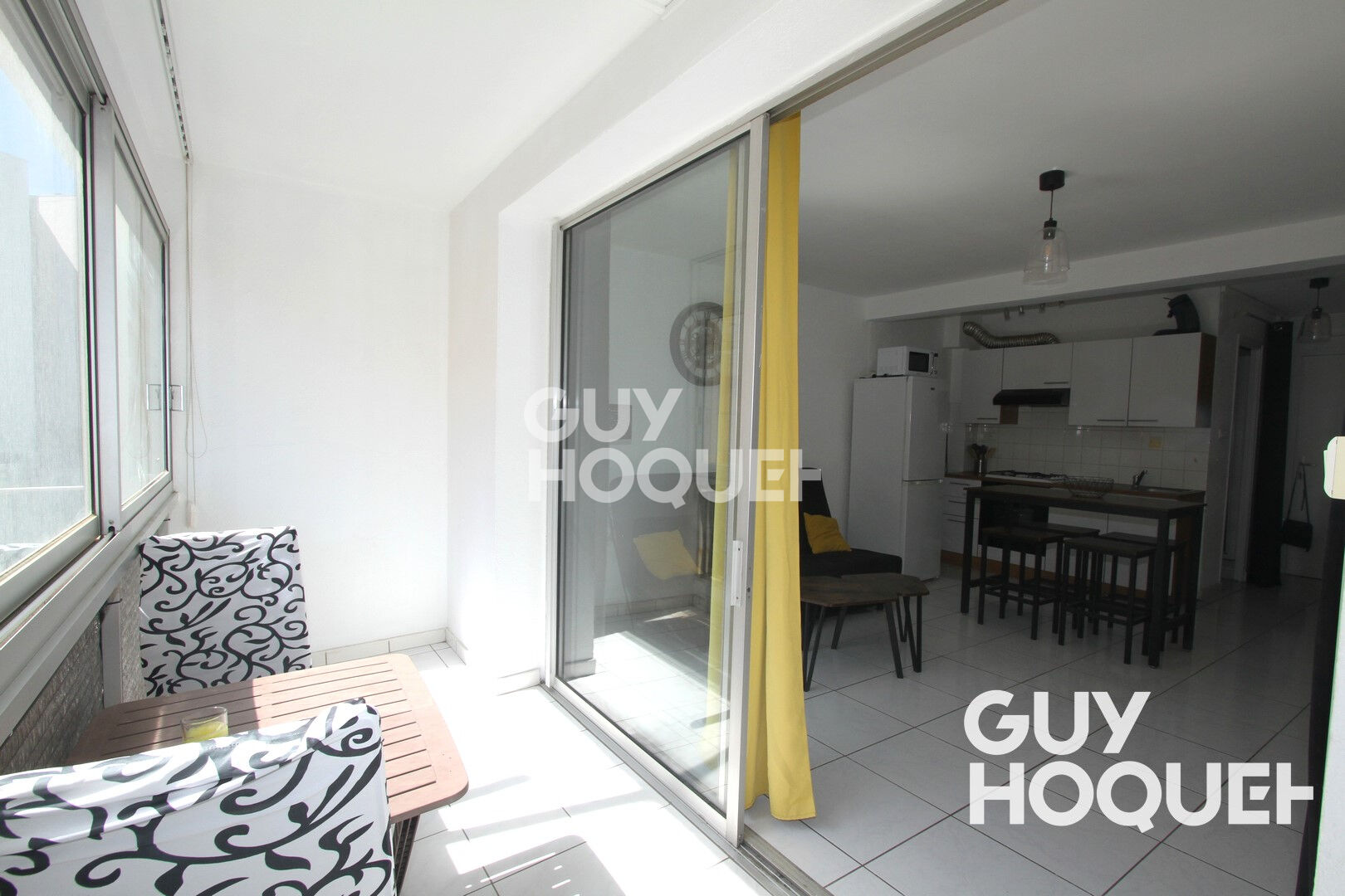 À louer à l'année - studio meublé de 30 m² situé à Canet-en-Roussillon.