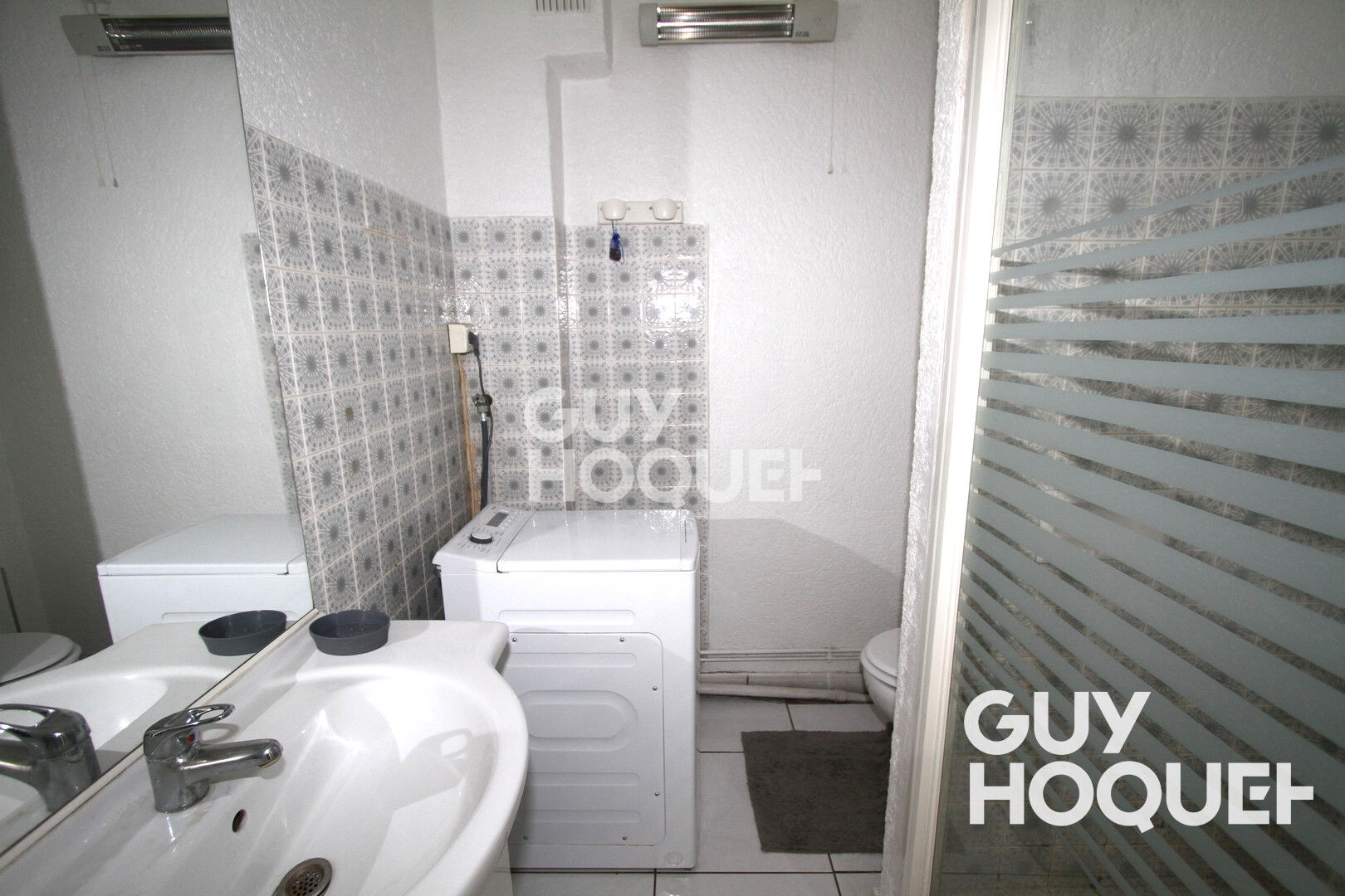 À louer à l'année - studio meublé de 30 m² situé à Canet-en-Roussillon.