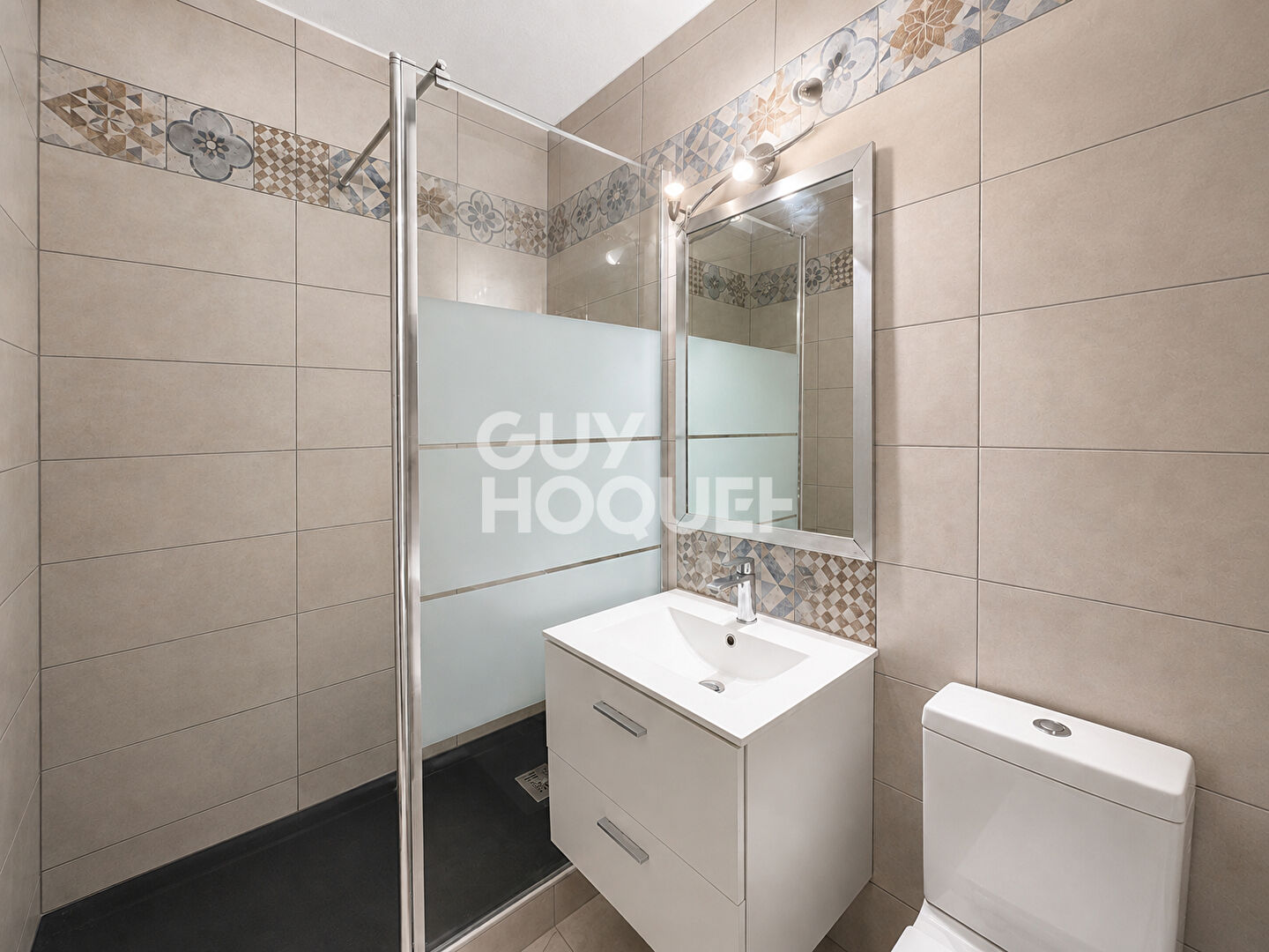 Appartement Studio cabine avec locataire à l'année.