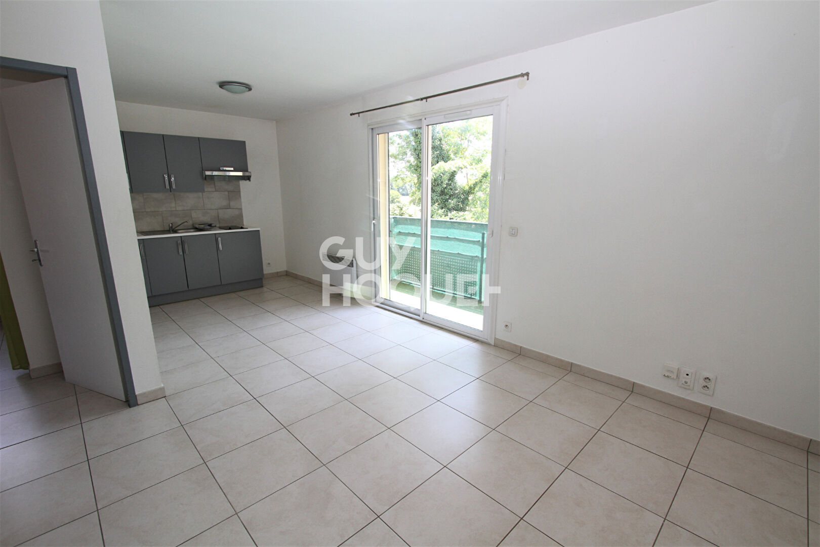 A louer - Appartement T2 avec balcon, vue sur les Albères et stationnement - Location à l'année