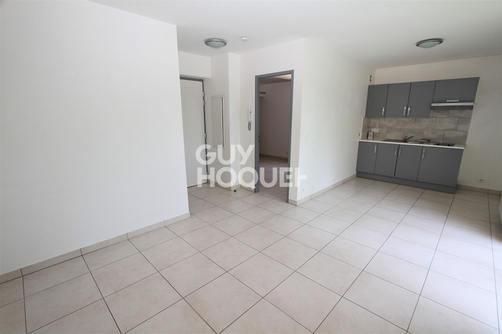 A louer - Appartement T2 avec balcon, vue sur les Albères et stationnement - Location à l'année