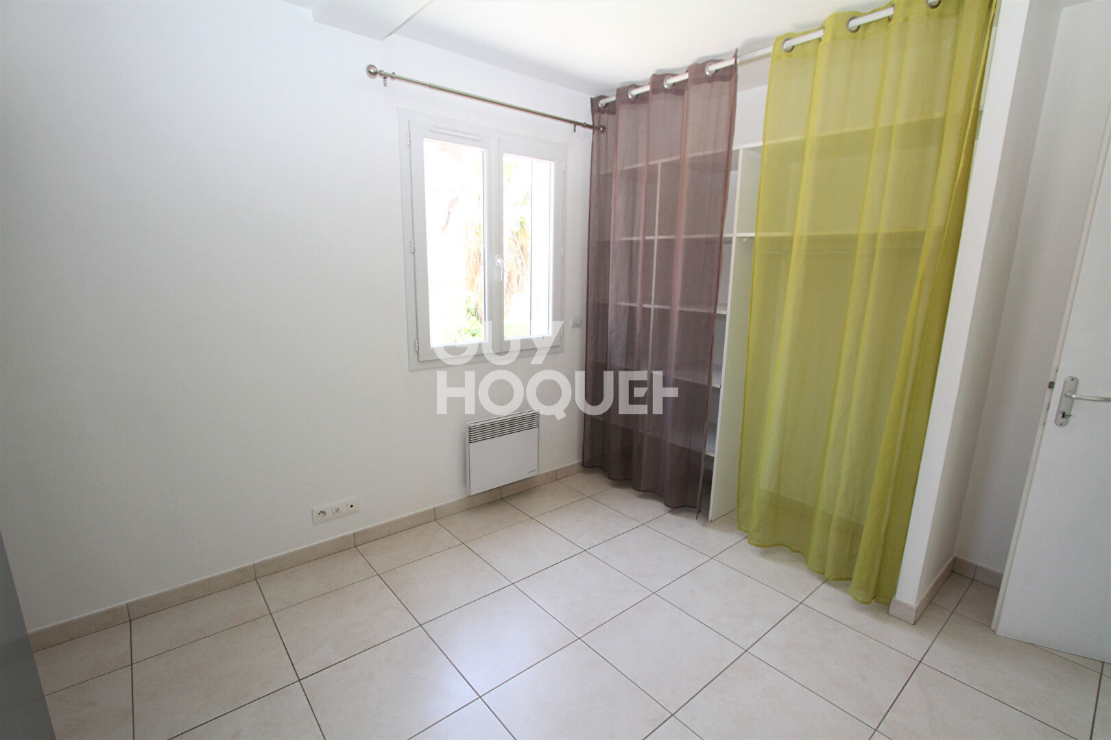 A louer - Appartement T2 avec balcon, vue sur les Albères et stationnement - Location à l'année