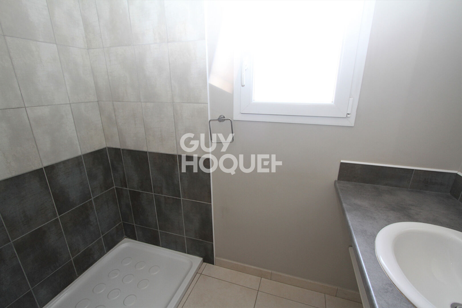 A louer - Appartement T2 avec balcon, vue sur les Albères et stationnement - Location à l'année
