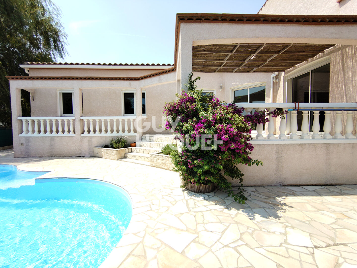 Maison 3 faces T4 de108m2, piscine, terrain 385m2