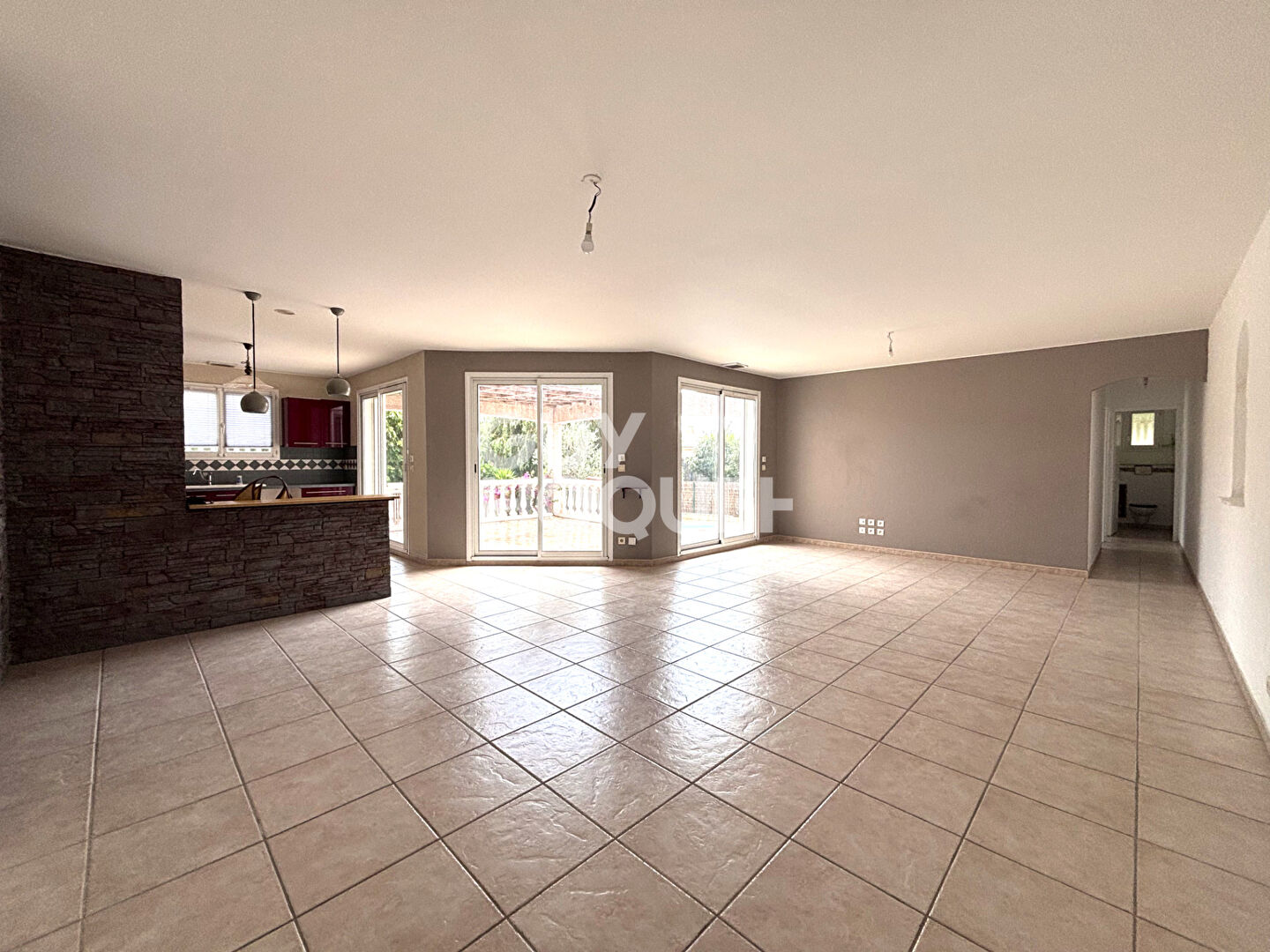 Maison 3 faces T4 de108m2, piscine, terrain 385m2