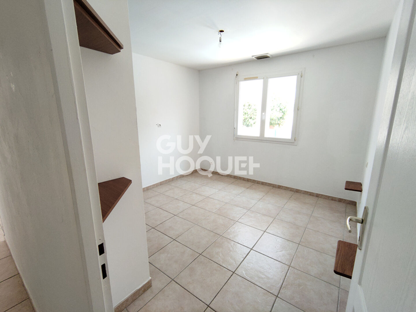 Maison 3 faces T4 de108m2, piscine, terrain 385m2