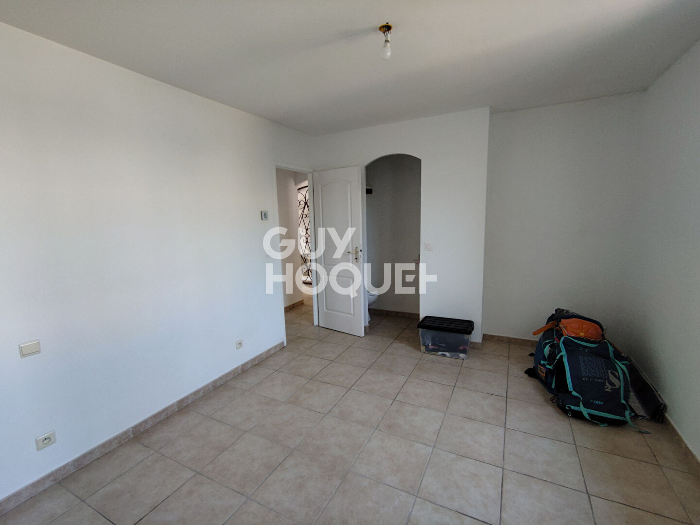 Maison 3 faces T4 de108m2, piscine, terrain 385m2